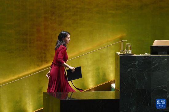 　　9月29日，在位于紐約的聯(lián)合國(guó)總部，第80屆聯(lián)大主席貝爾伯克在發(fā)表聯(lián)合國(guó)大會(huì)一般性辯論閉幕致辭后離開。新華社記者李睿攝