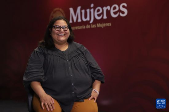 10月3日，在墨西哥首都墨西哥城，墨西哥婦女部長(zhǎng)西特拉莉·埃爾南德斯·莫拉接受新華社記者專訪。新華社發(fā)（丹尼爾·奧古斯托攝）