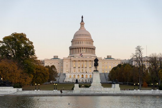 這是11月5日在美國(guó)首都華盛頓拍攝的美國(guó)國(guó)會(huì)大廈。新華社記者胡友松攝